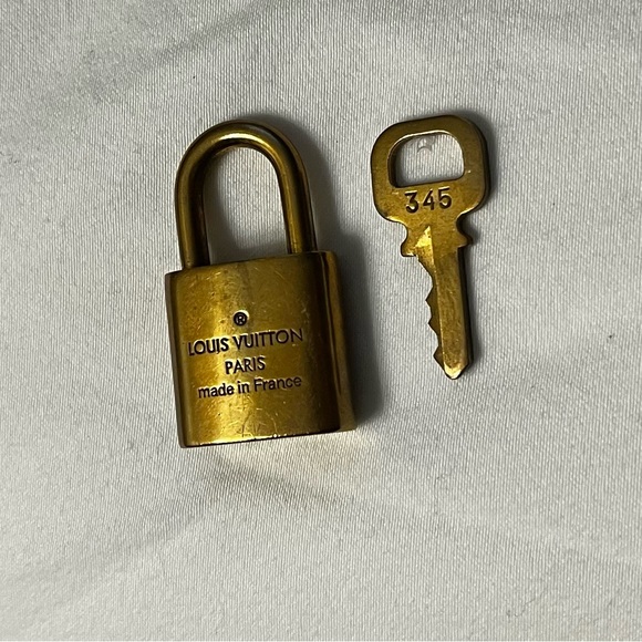 Louis Vuitton Lock and key- currently out of stock! - Picture 3 of 3